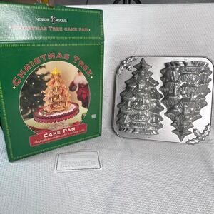 Nordic Ware Christmas Tree Cake Pan 3D Stand Up Cast Aluminum 9 Cup Holiday USA